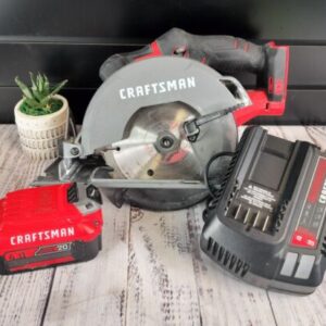 Cordless Craftsman CMCS500 Saw,with a 4Ah Battery & Charger.
